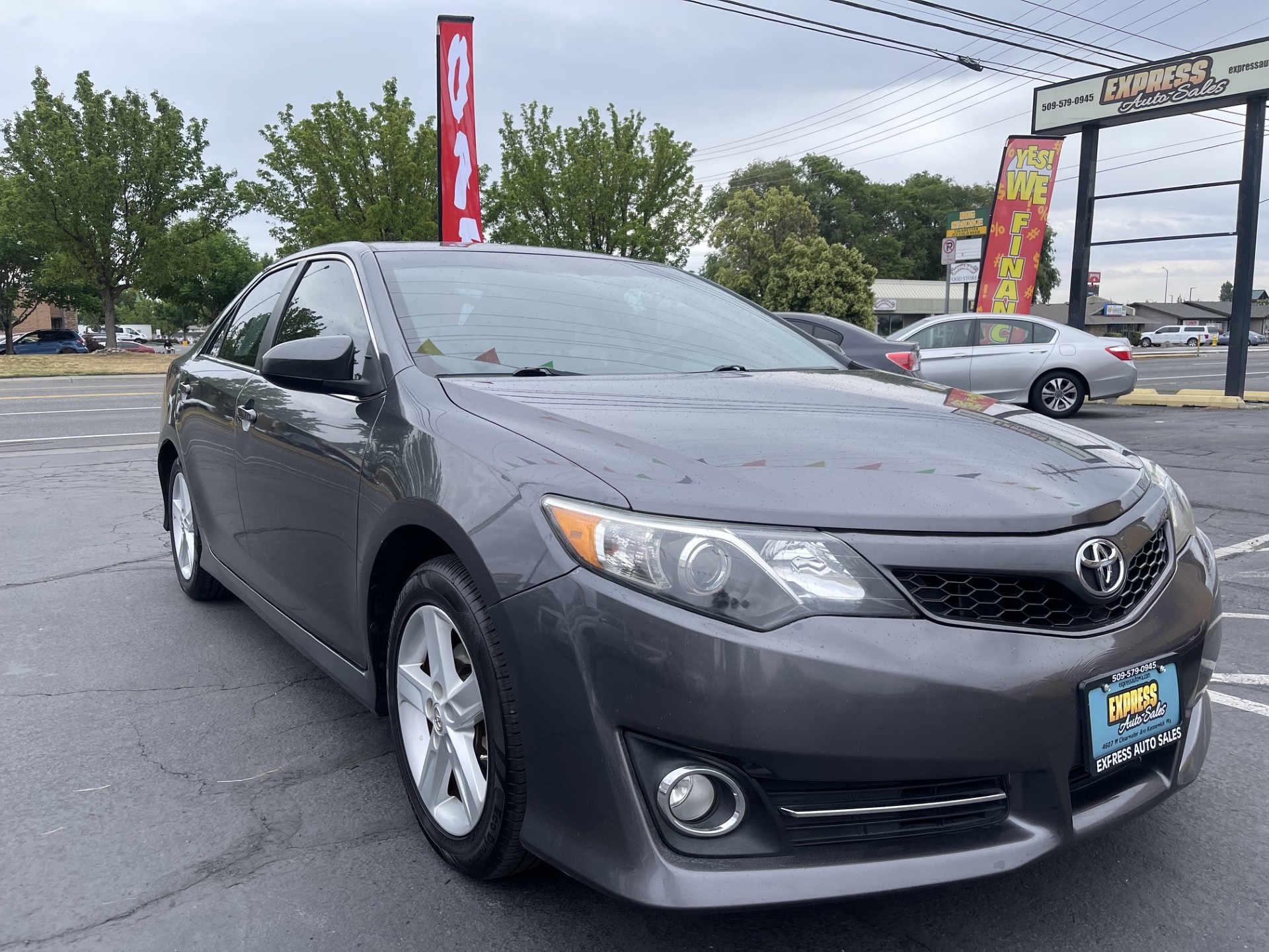 2013 Toyota Camry 2.5 Auto SE's photo